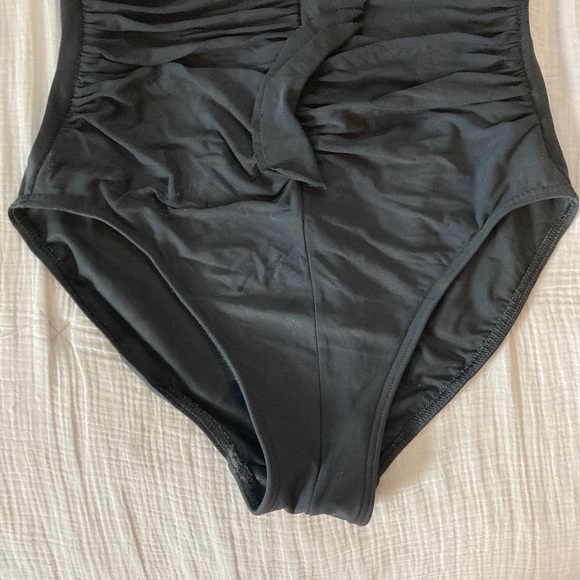 Miraclesuit Camilla Black Bandeau Ruffle Swimsuit Strapless Women's Size 8 - Picture 3 of 15
